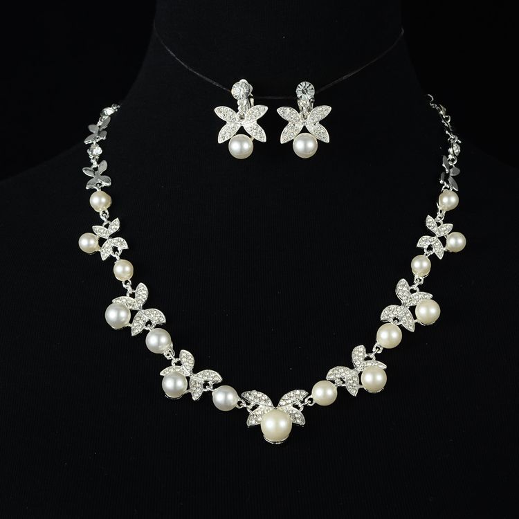 Korean bride pearl Clover Necklace Earrings Set