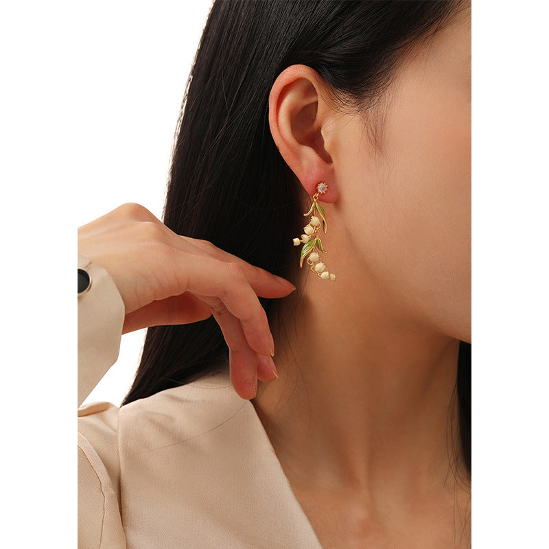 New Retro Temperament Lily Long Enamel Earrings Women